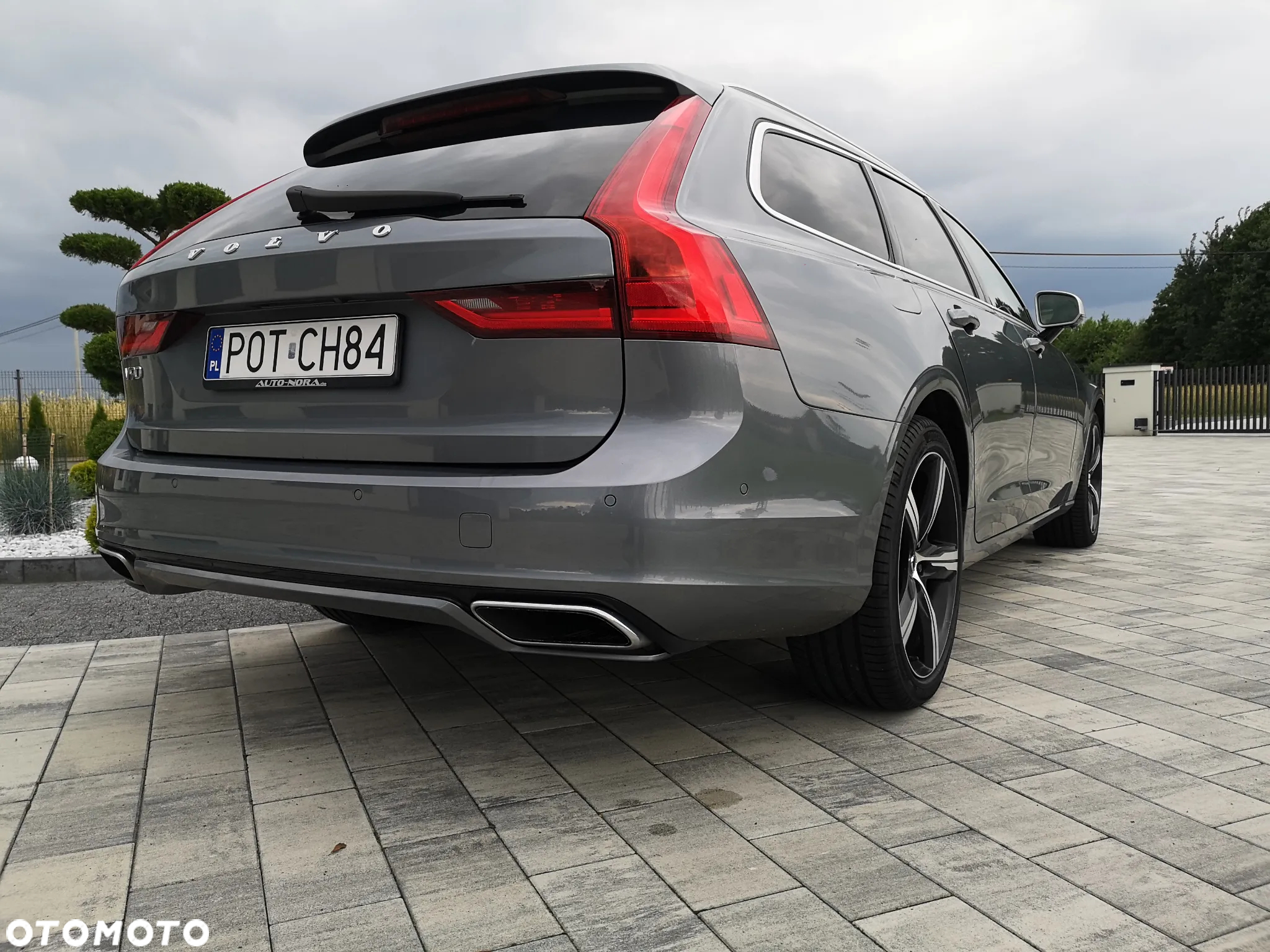 Volvo V90 D4 R-Design - 30