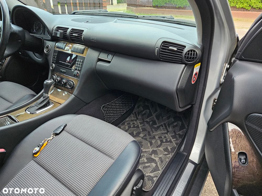 Mercedes-Benz Klasa C 230 7G-TRONIC Avantgarde - 32