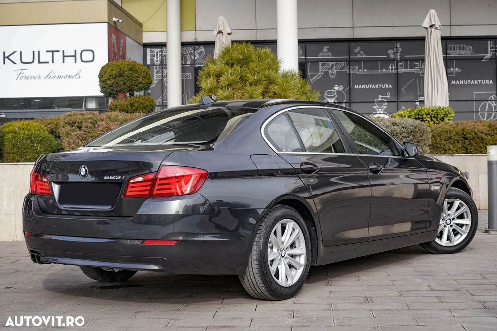 BMW Seria 5 523i Sport-Aut. - 10