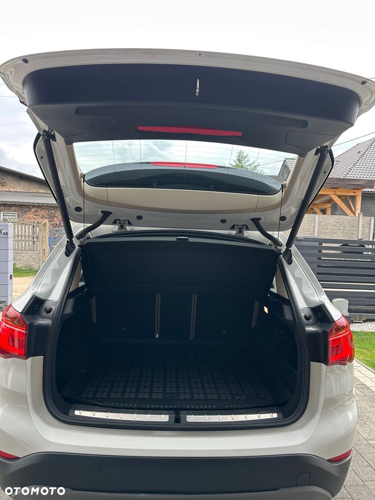 BMW X1 xDrive20i - 16
