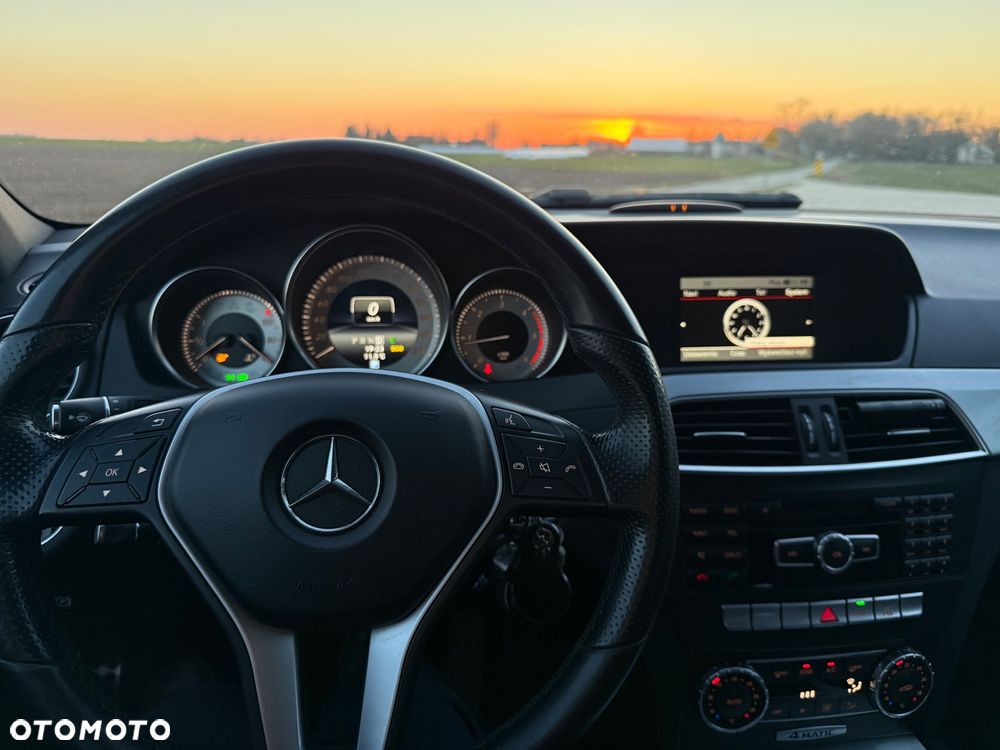 Mercedes-Benz Klasa C 220 d 4-Matic 7G-TRONIC - 14