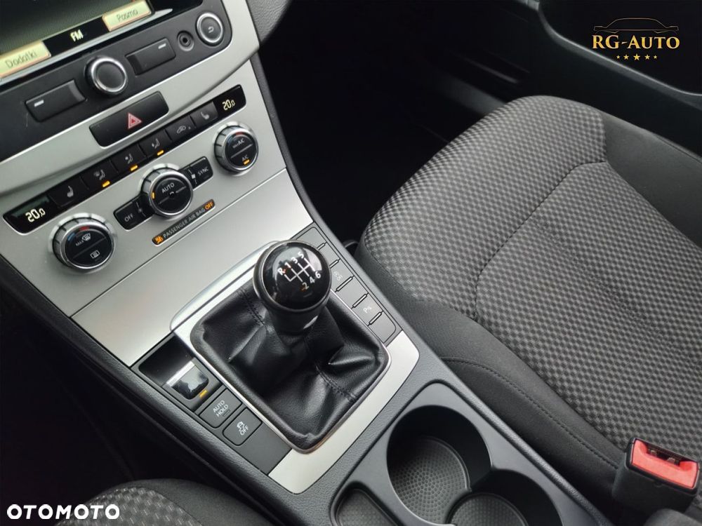 Volkswagen Passat - 15