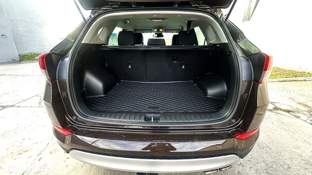 Hyundai Tucson 2.0 CRDI 4WD Automatik Advantage - 17