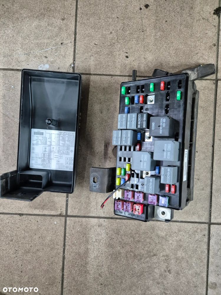 SKRZYNKA BEZPIECZNIKÓW HYUNDAI TRAJET 2.0 CRDI LIFT - 1