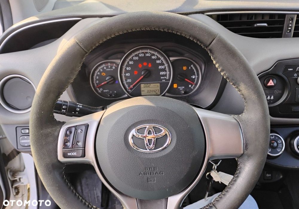 Toyota Yaris - 12