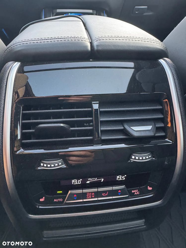 BMW X5 M50i - 16