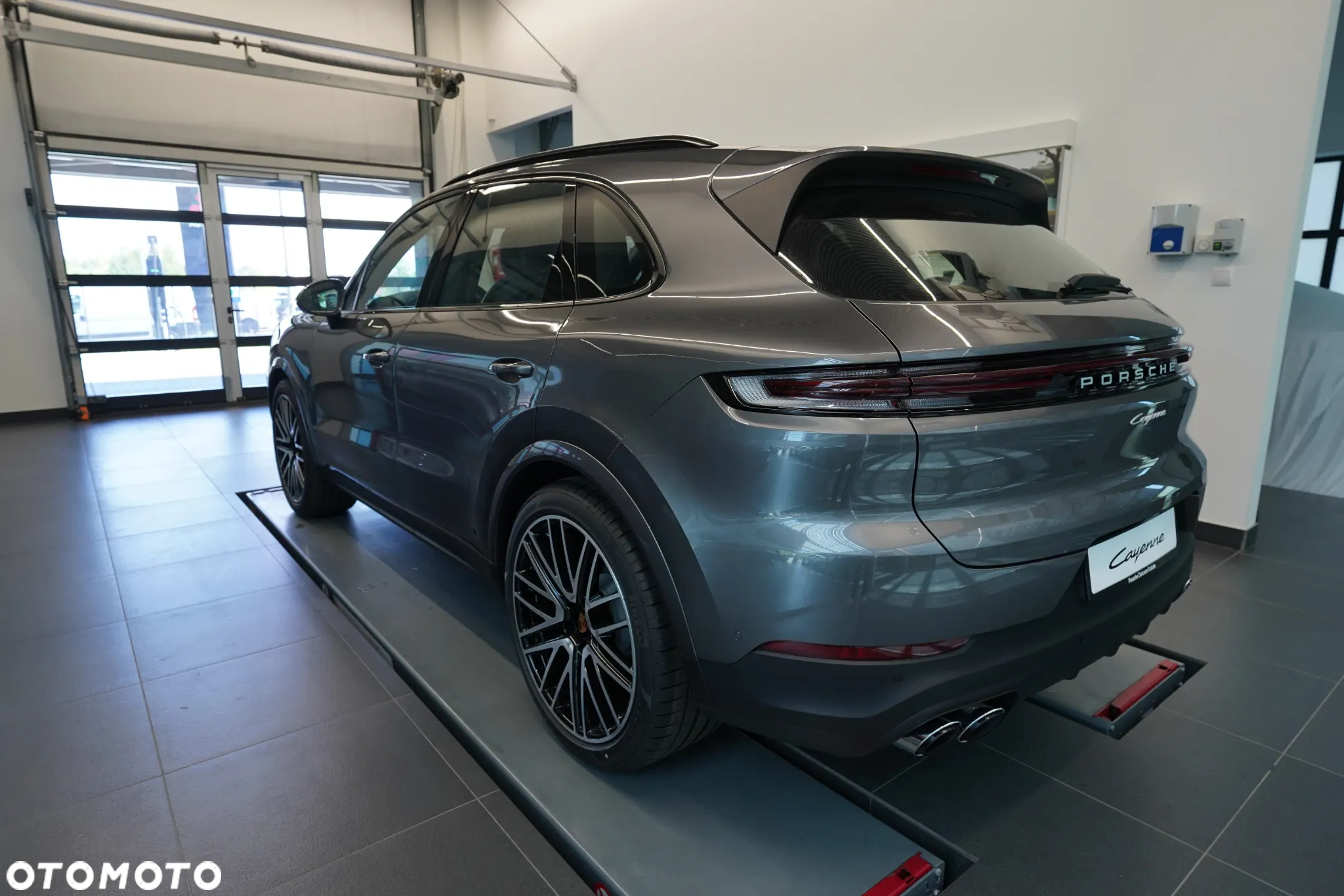 Porsche Cayenne Standard - 2