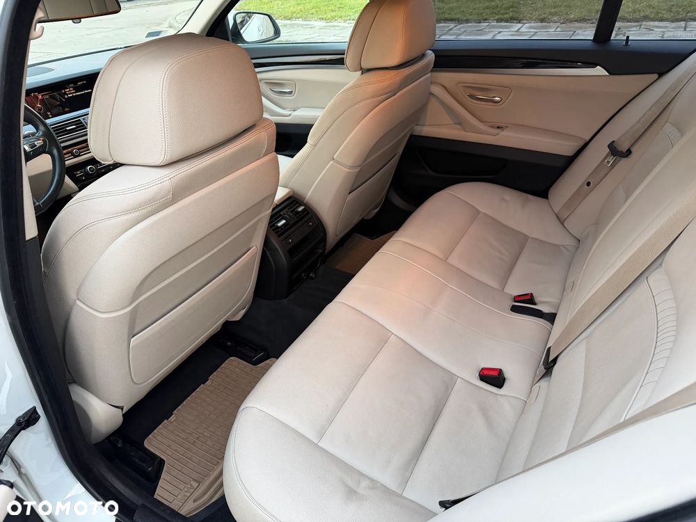 BMW Seria 5 528i xDrive Luxury Line - 17