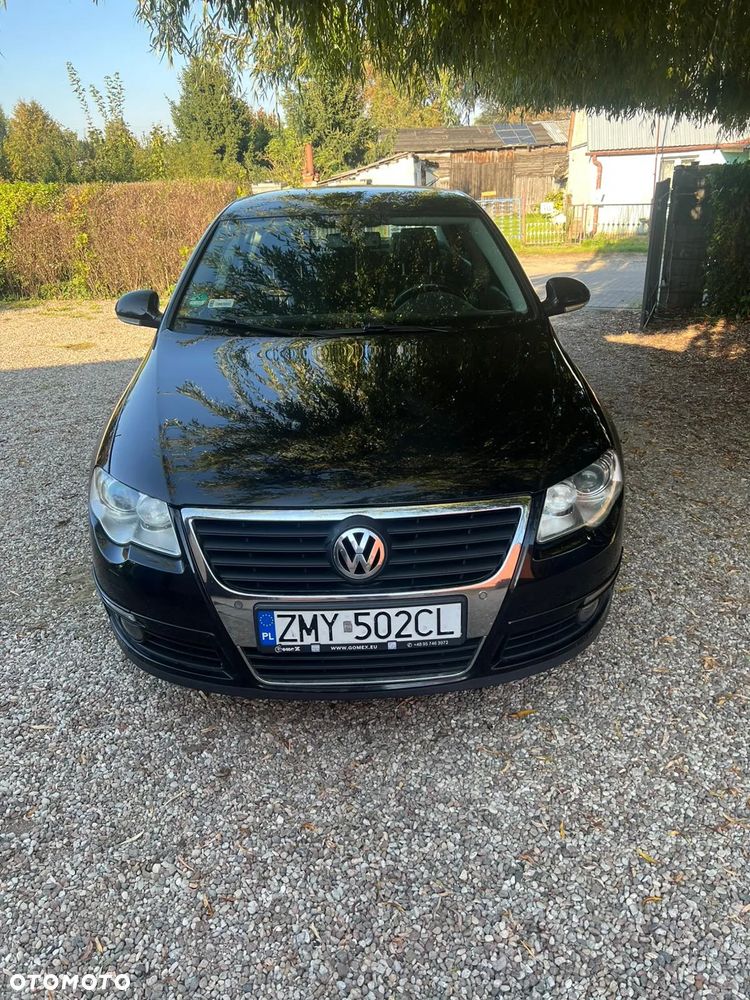 Volkswagen Passat - 1