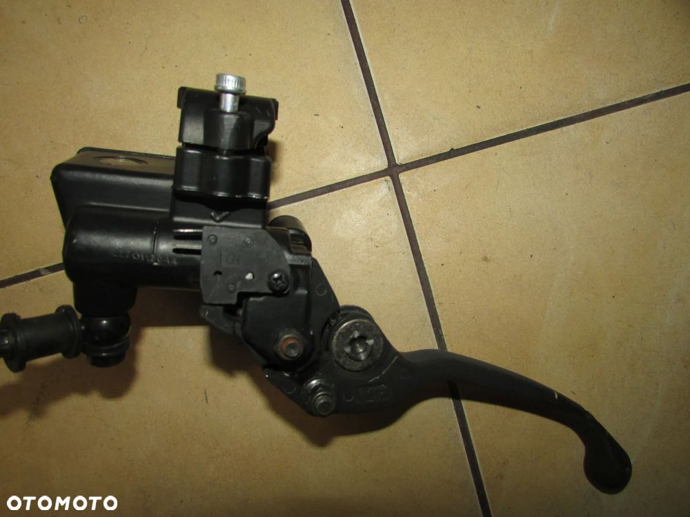 Benelli BN 125 pompa hamulcowa przód - 2