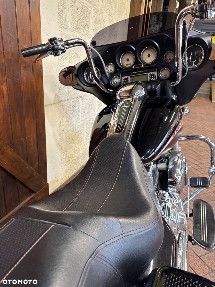 Harley-Davidson Touring Street Glide - 17