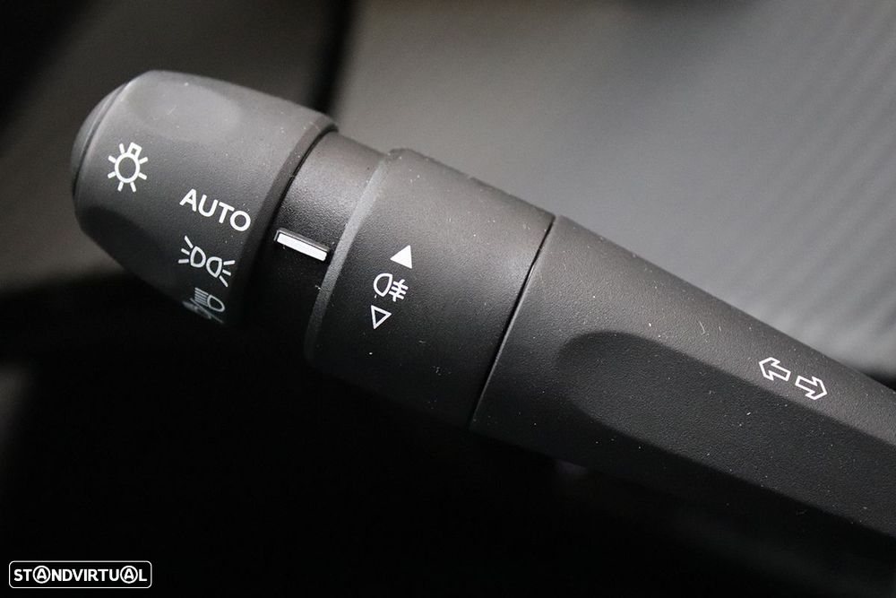 Peugeot 2008 1.2 PureTech Allure - 17