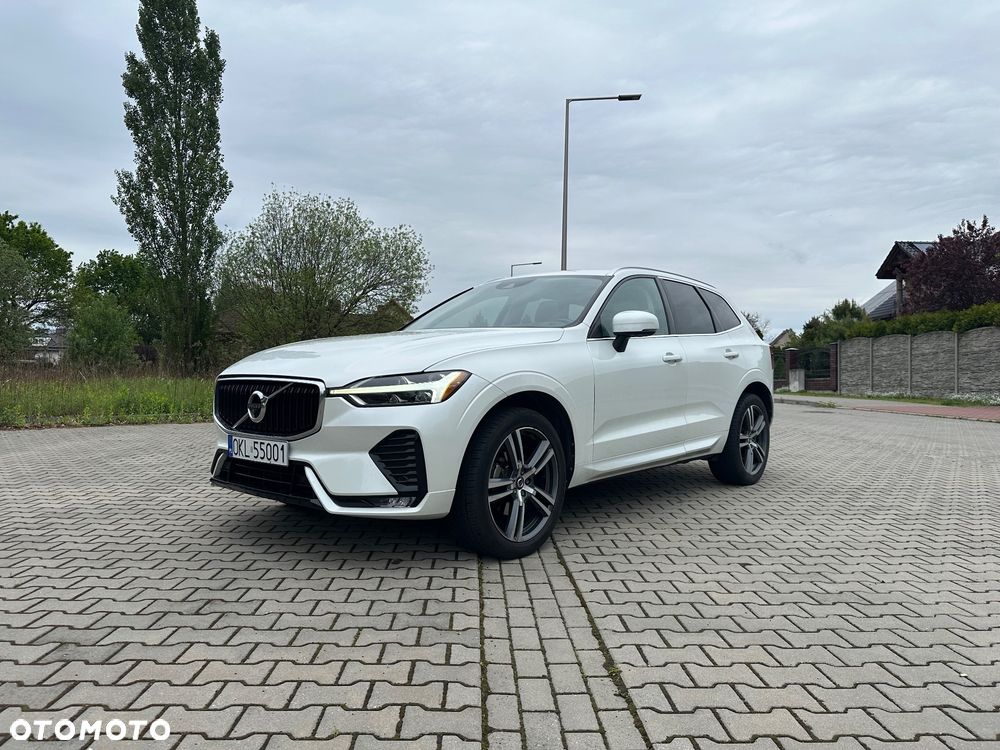 Volvo XC 60 T5 Momentum Pro - 1