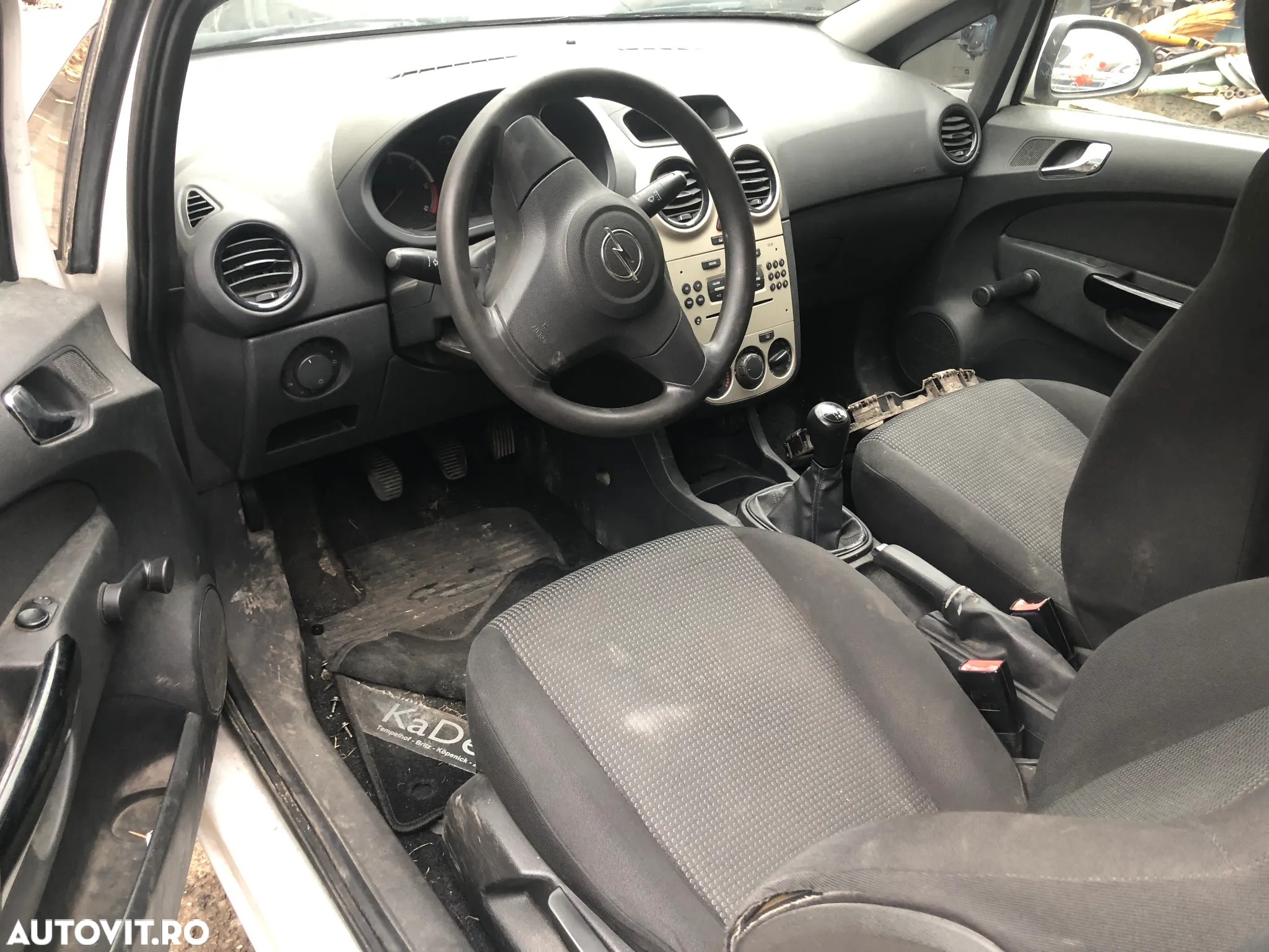 Dezmembrez Opel Corsa D alb diesel 2008 - 8
