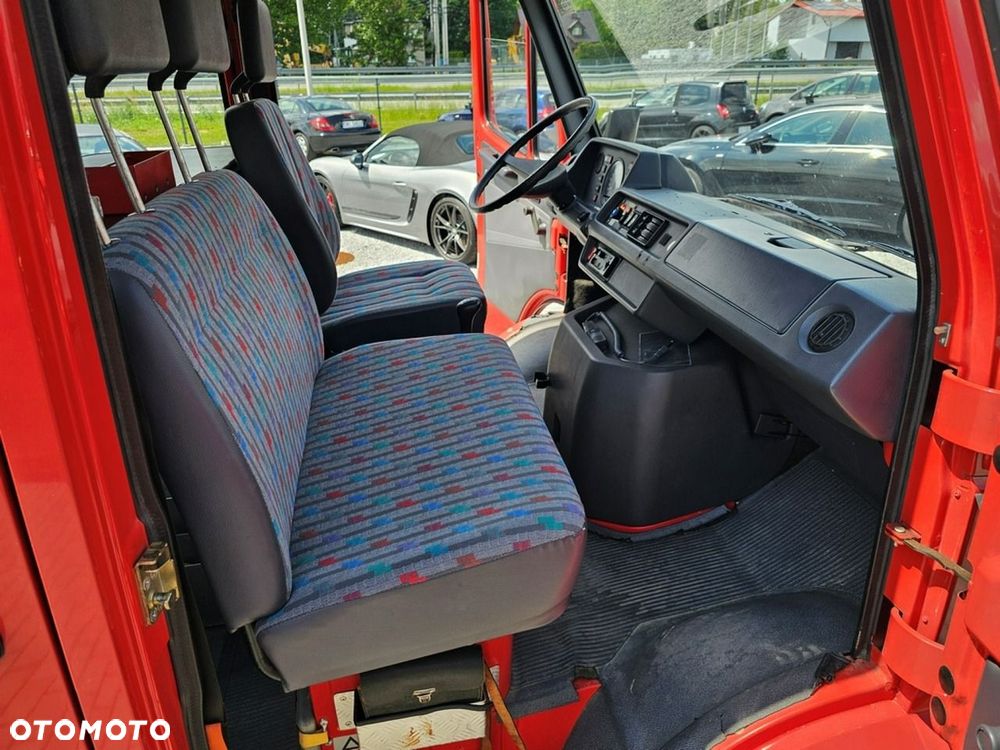 Mercedes-Benz 310 - 18