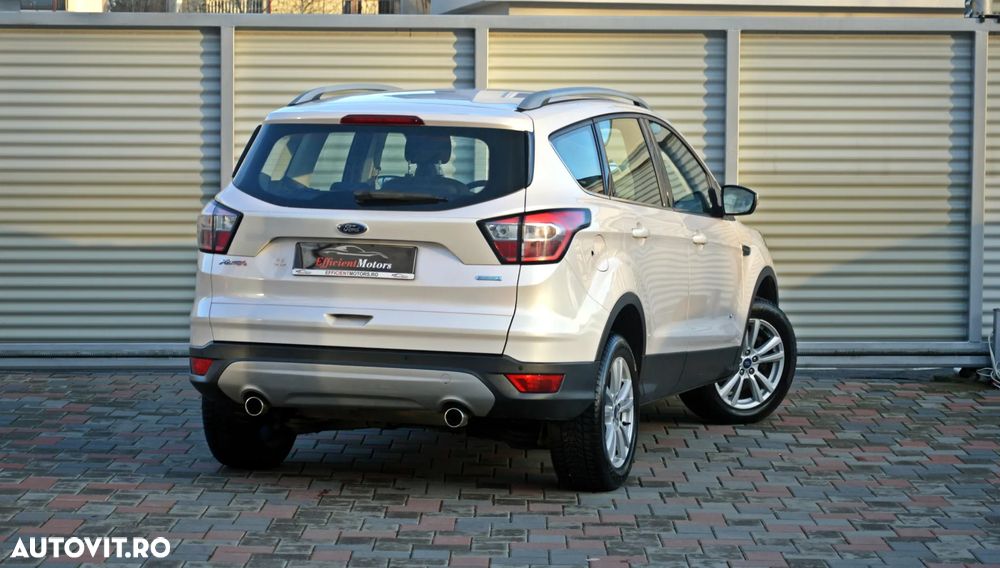 Ford Kuga 1.5 EcoBoost 4WD Aut. Titanium - 4