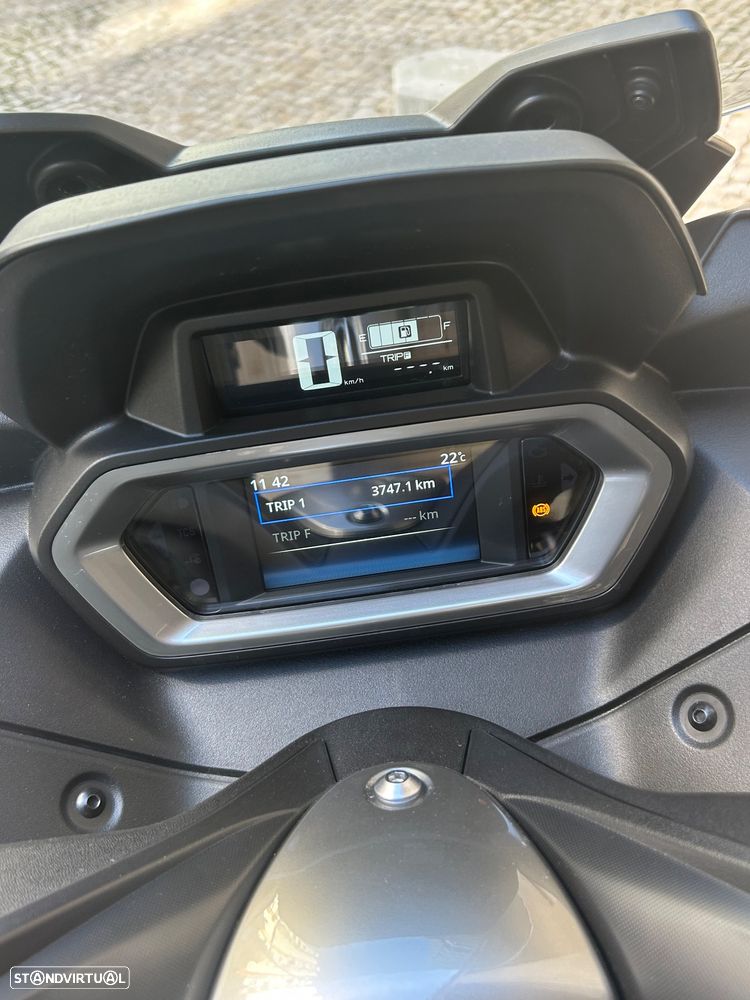 Yamaha X-Max Tech Max - 13