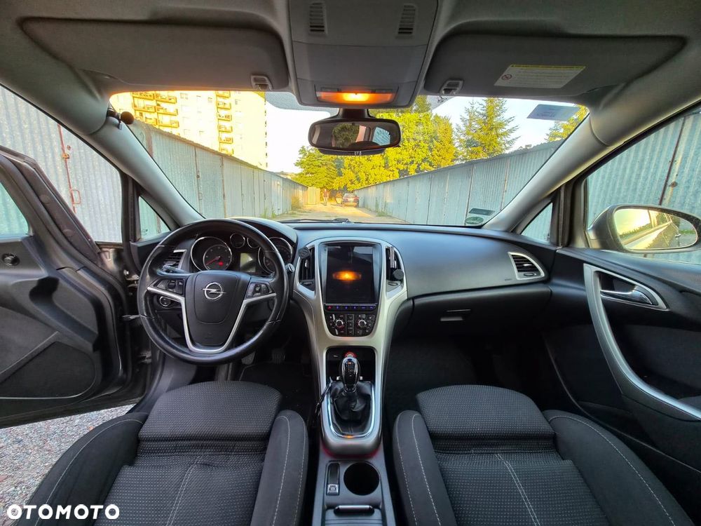Opel Astra 2010 photo 4