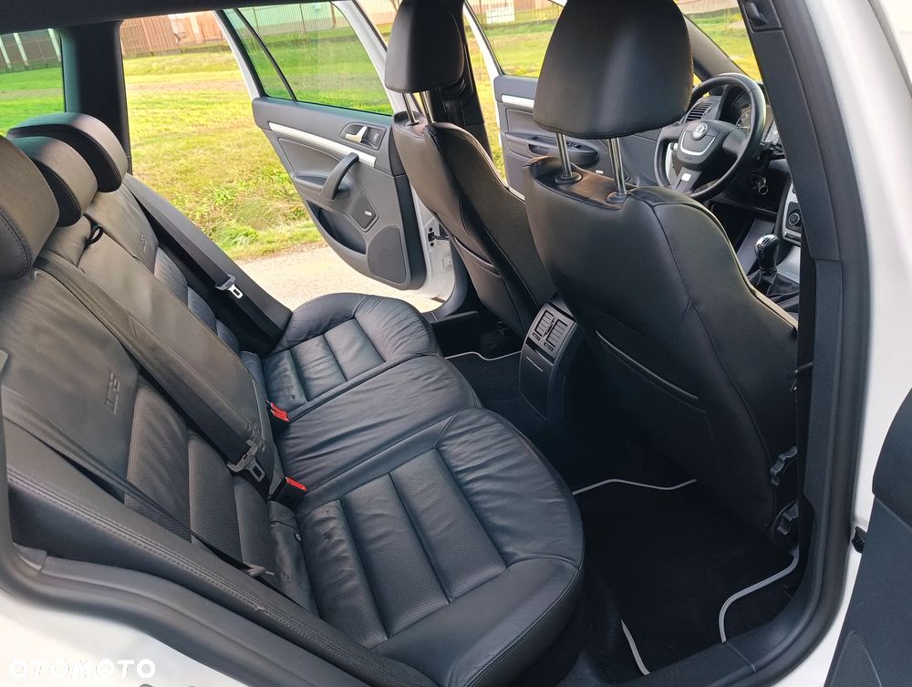 Skoda Octavia 2.0 TDI CR DPF RS - 34