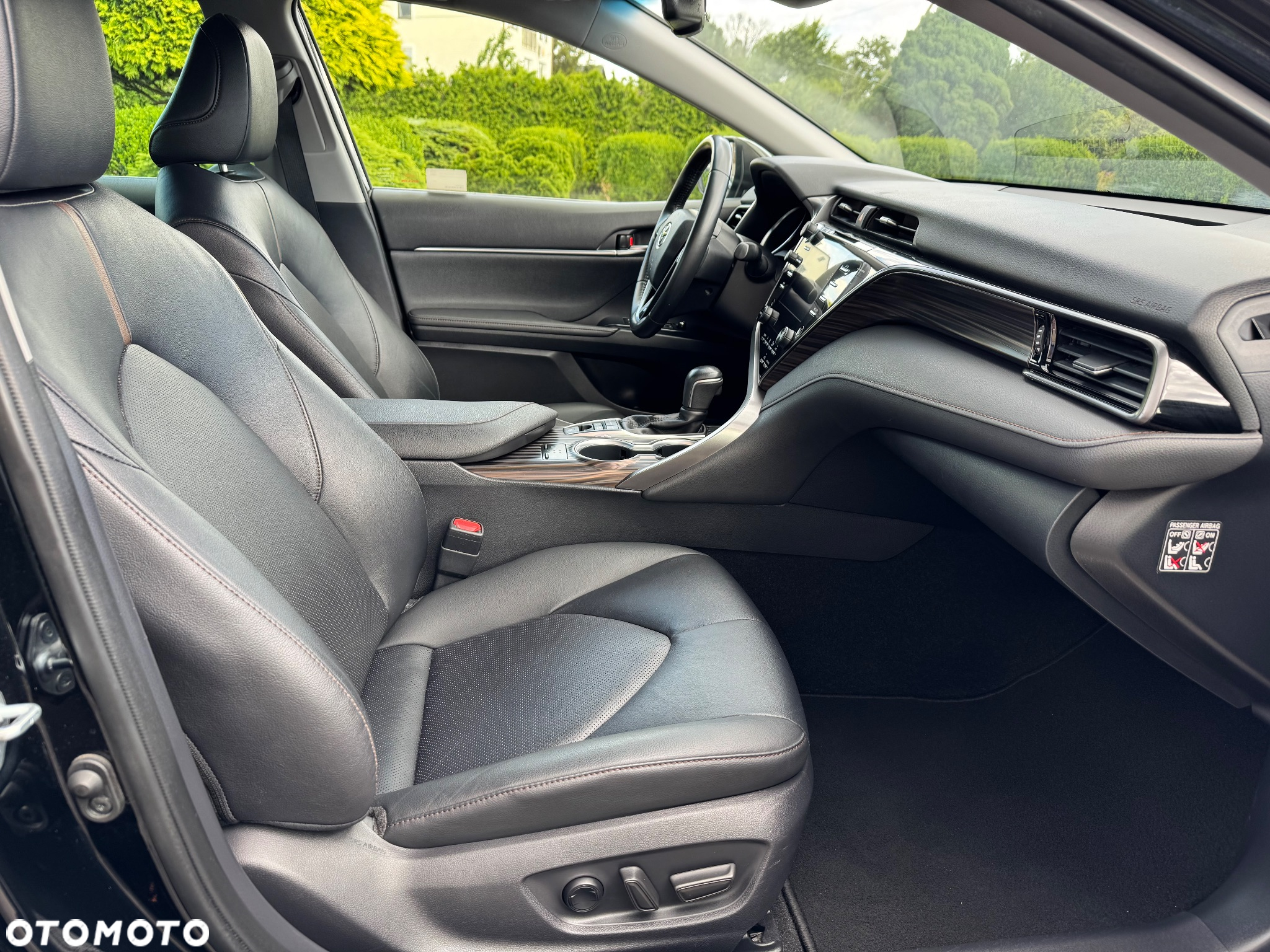Toyota Camry 2.5 Hybrid Executive CVT - 17