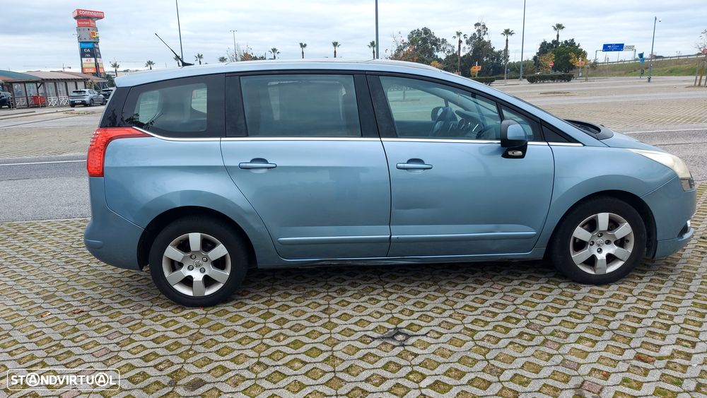 Peugeot 5008 - 8