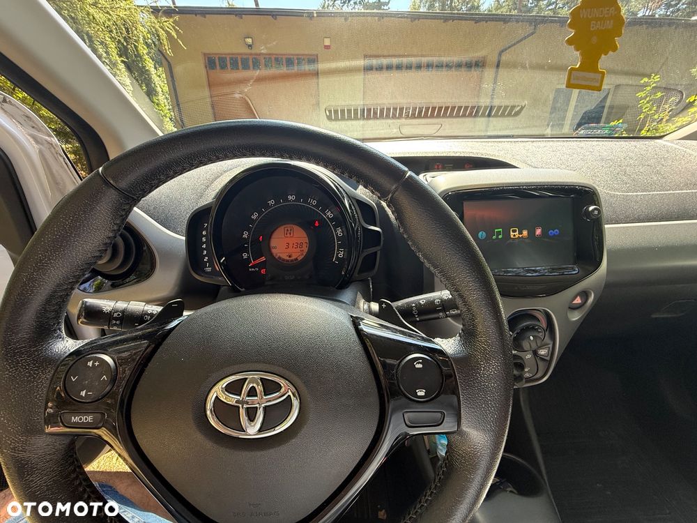 Toyota Aygo x.shift x-play connect - 6
