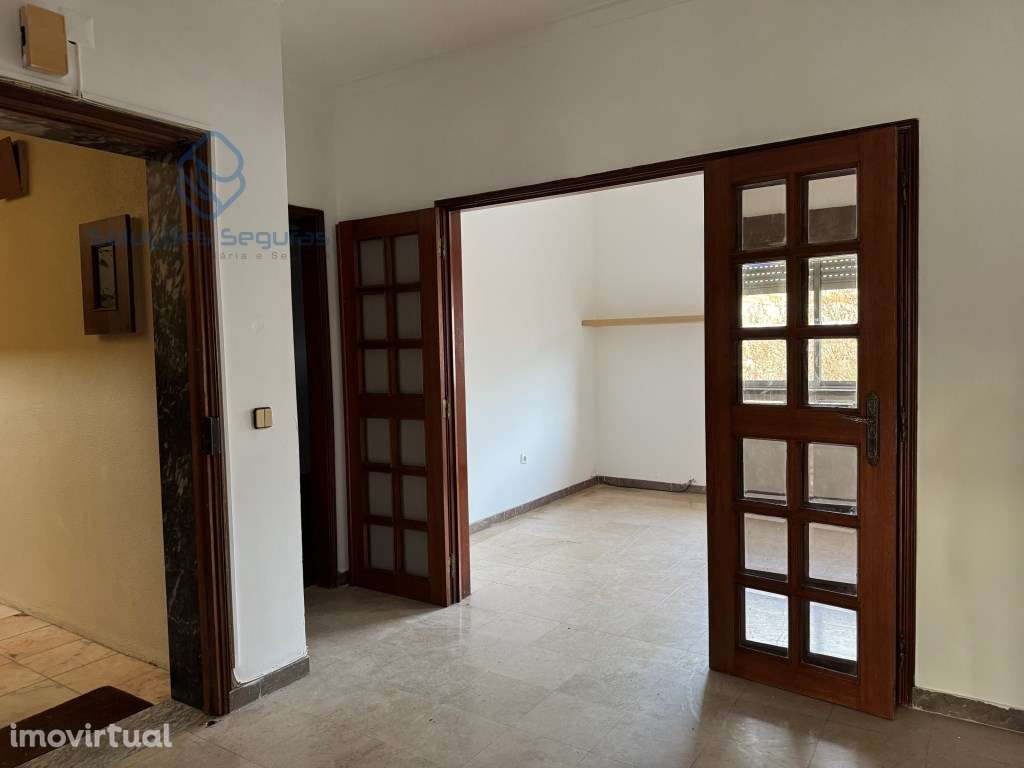 Apartamento T2 - Arrecadação no sótão - 3º andar - Centro Moita - Grande imagem: 3/13