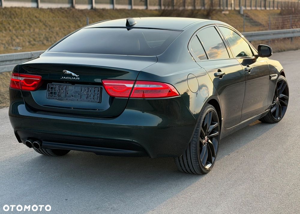 Jaguar XE 2.0 D R-Sport - 3