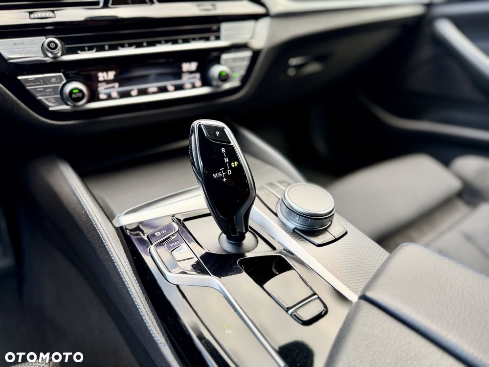 BMW Seria 5 520d xDrive M Sport Edition - 17
