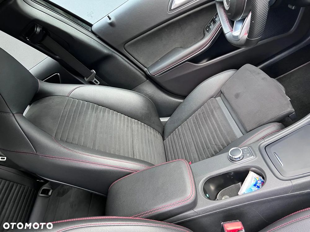 Mercedes-Benz GLA 250 4-Matic AMG Line - 10