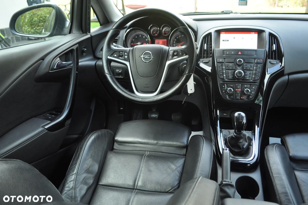 Opel Astra 1.4 Turbo Exklusiv - 24