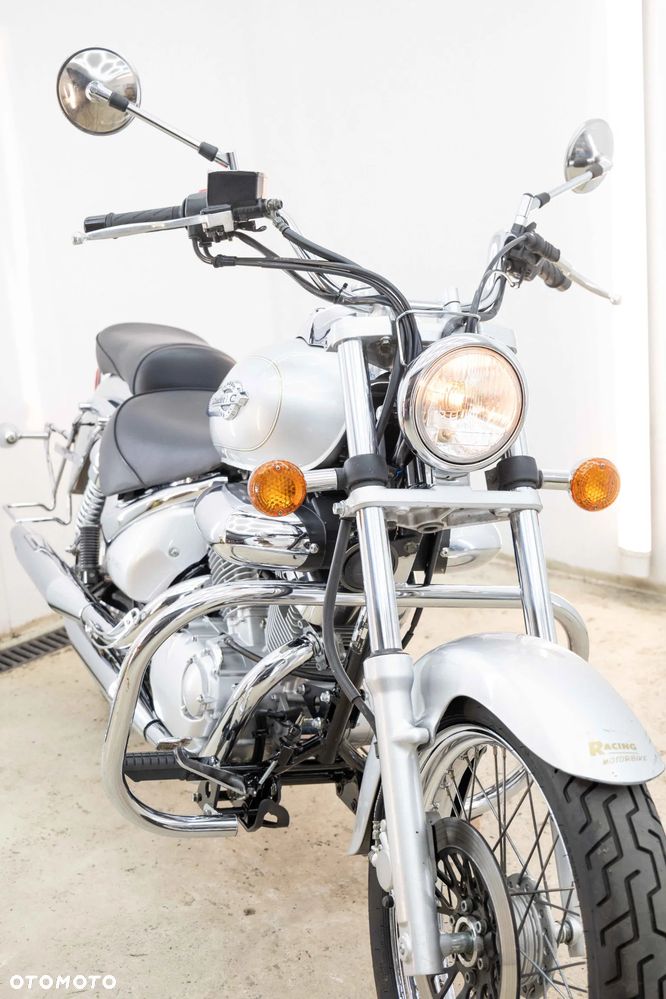 Suzuki Intruder - 11