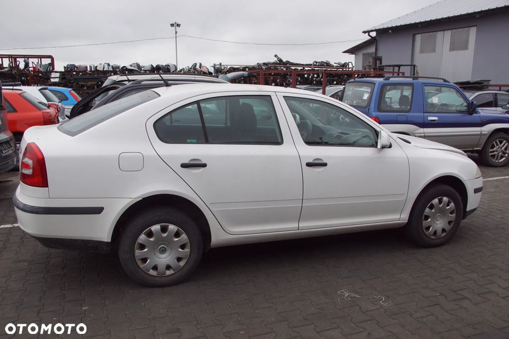 Auto na części - Skoda Octavia II Lift 1.6 MPI 102 KM BSE LVN LF9E 2011R Silnik Skrzynia Drzwi Maska Błotnik Zderzak Klapa Lampa Lusterko Klamka Szyba Deska Kokpit Sterownik Moduł Czujnik Licznik Panel Kierownica - 6