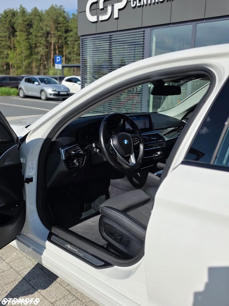 BMW Seria 5 530e iPerformance xDrive Sport Line sport - 17