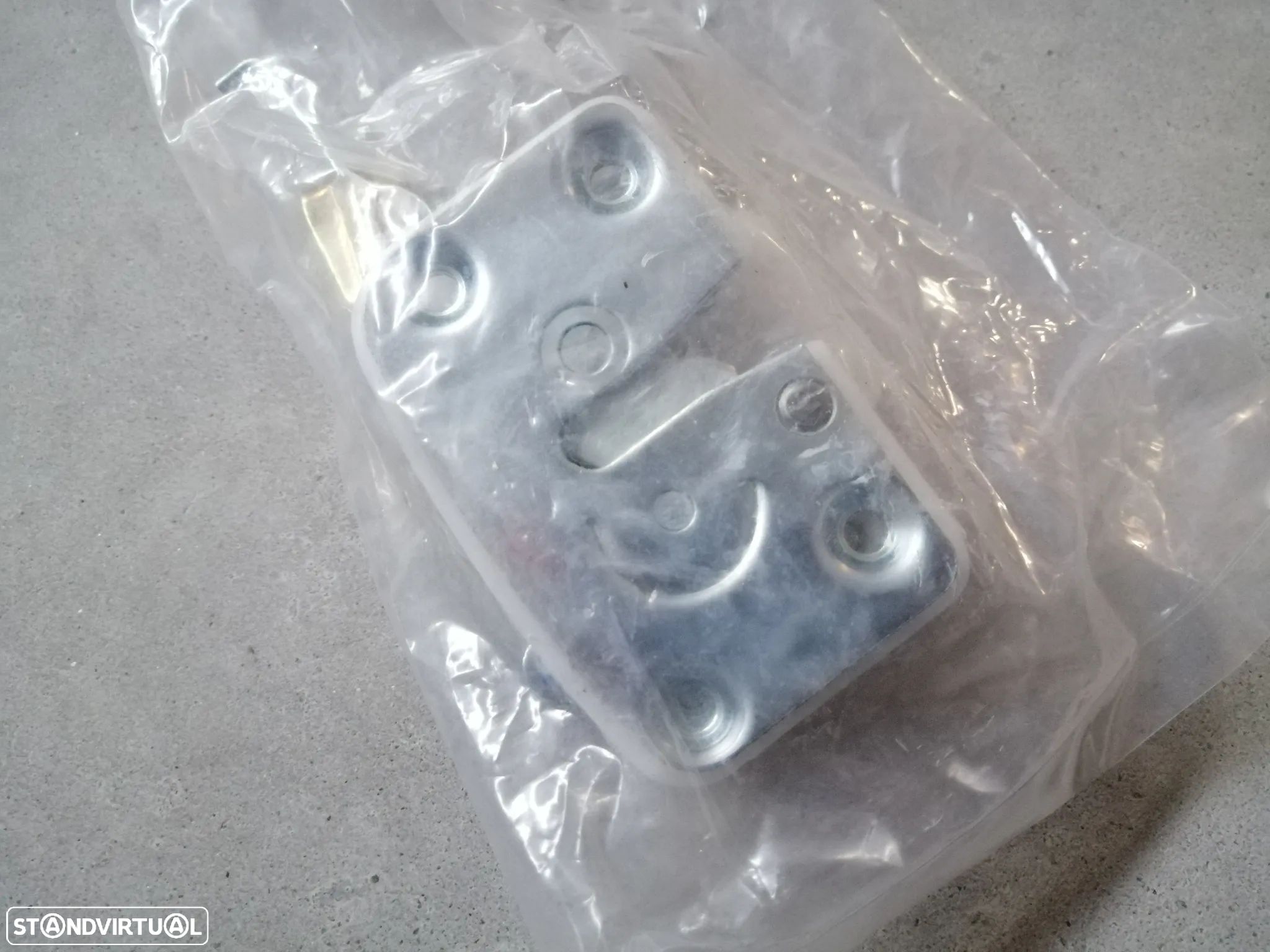 Fechadura da porta Isuzu Bedford KBD25 9-67510-863-3   9-67510-864-3 - 1