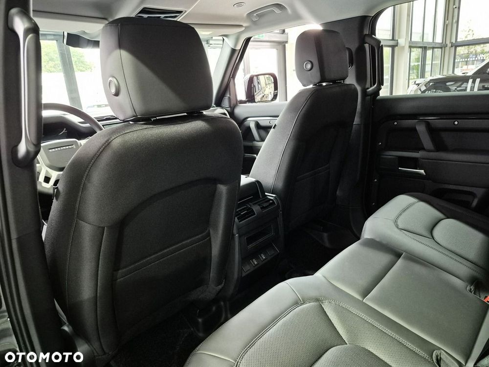 Land Rover Defender - 17