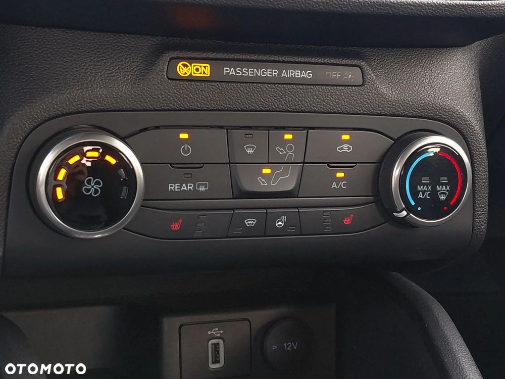 Ford Focus 1.0 EcoBoost Hybrid ST-LINE - 32