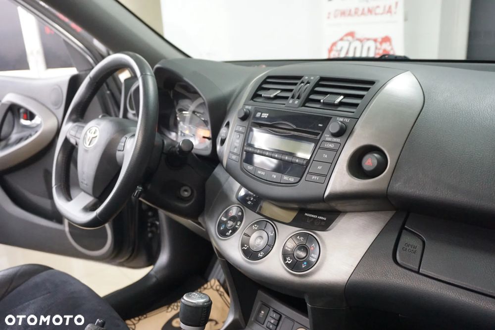 Toyota RAV4 2.2 D-4D 4x4 - 22