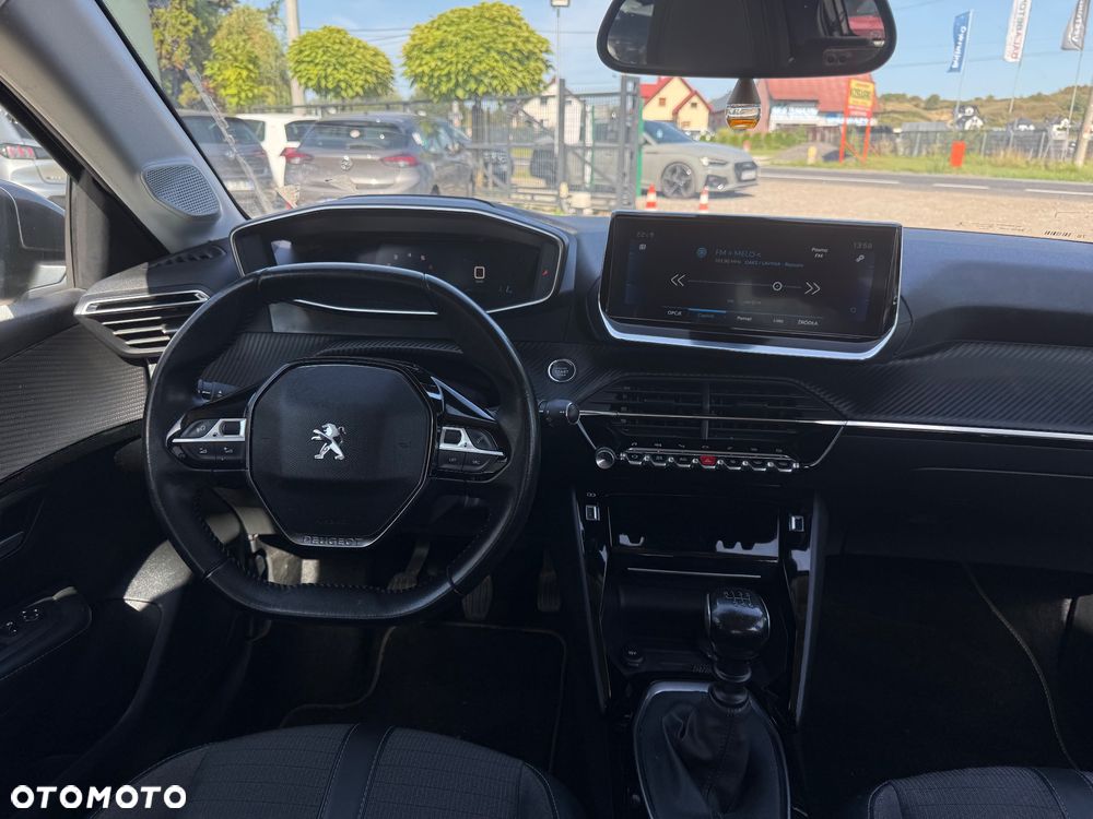 Peugeot 208 - 10