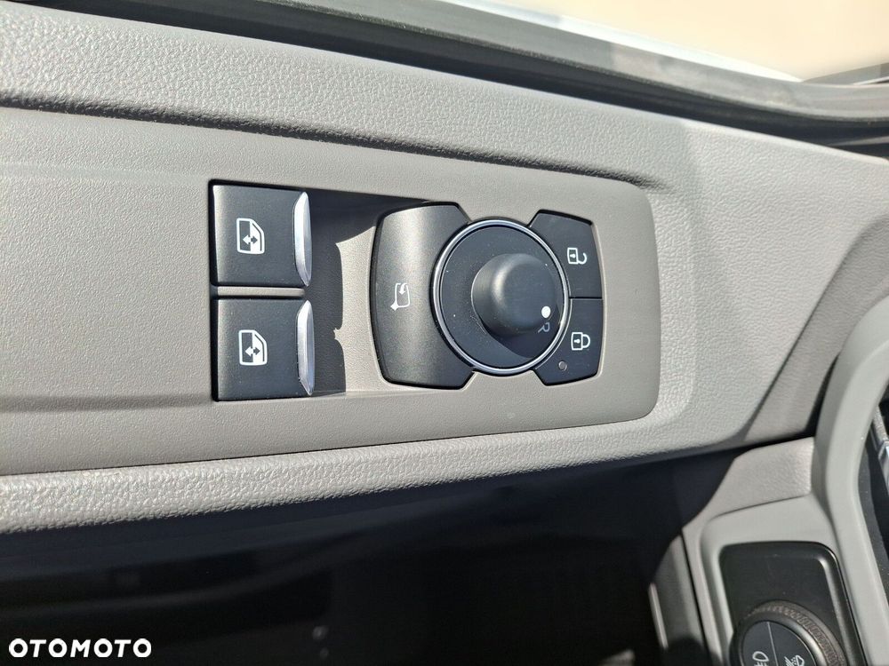 Volkswagen Caravelle - 29