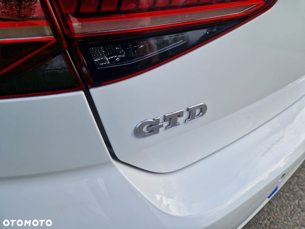 Volkswagen Golf - 32
