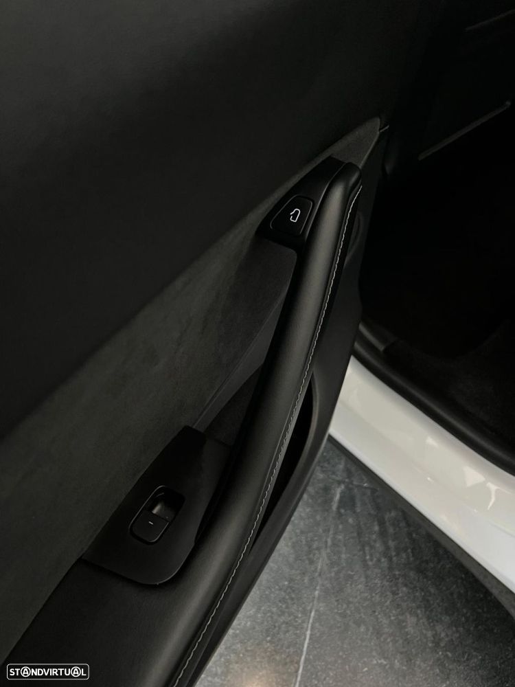 Tesla Model Y - 12