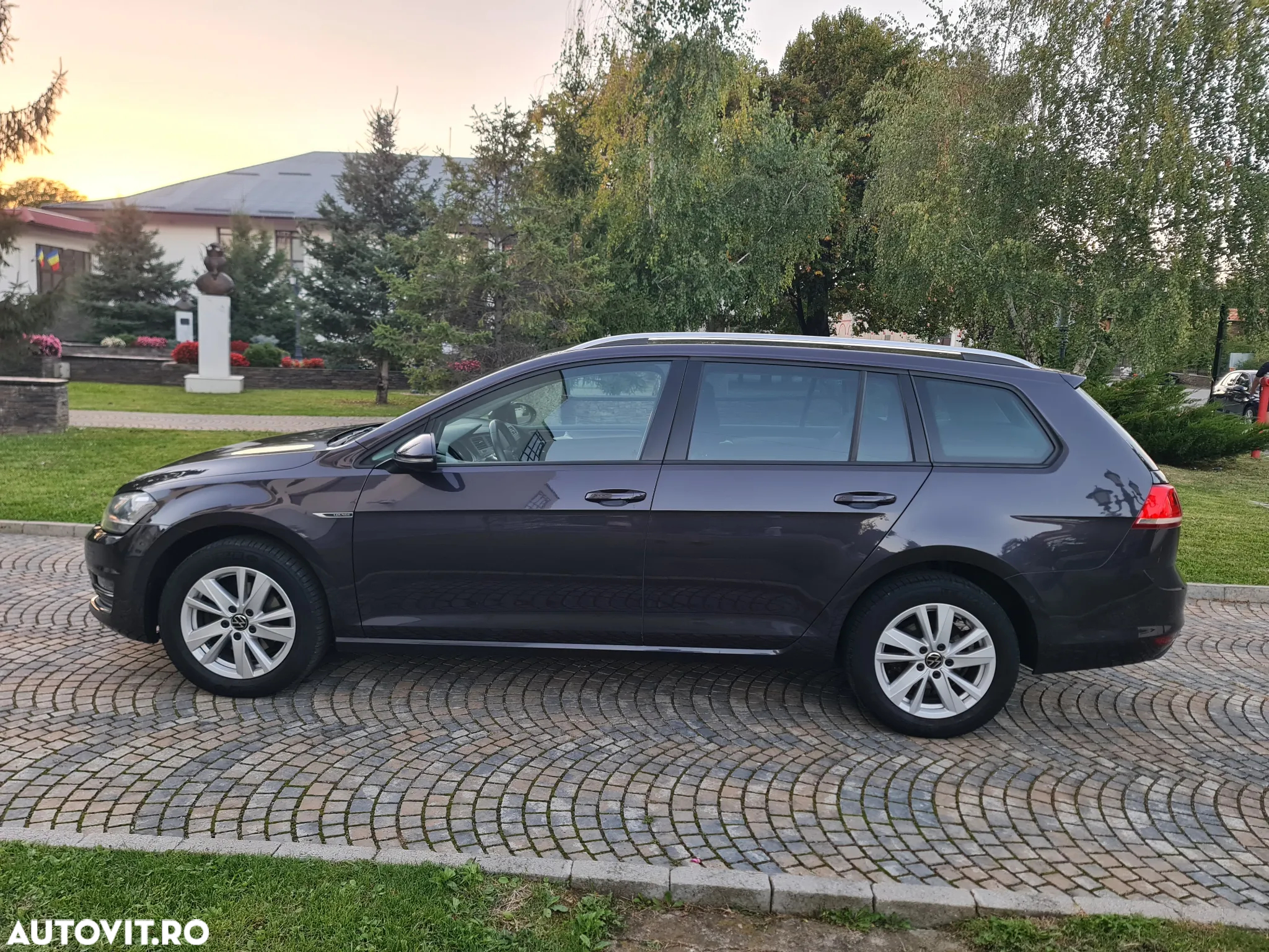 Volkswagen Golf 1.6 TDI 4Motion BlueMotion Technology Lounge - 4