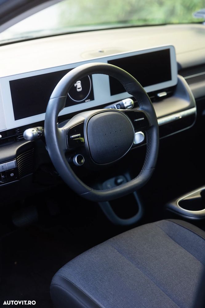 Hyundai IONIQ - 3