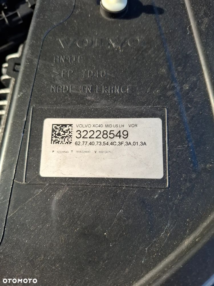 Volvo XC40 zderzak tyl kod lakieru 019 - 23