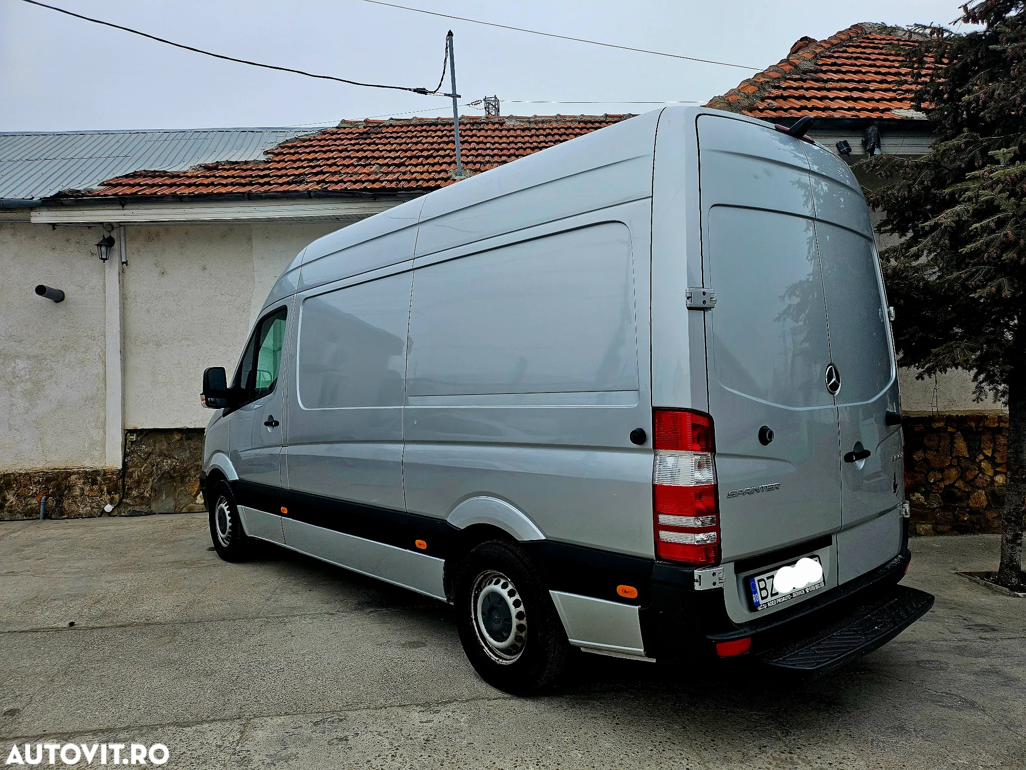 Mercedes-Benz Sprinter - 12