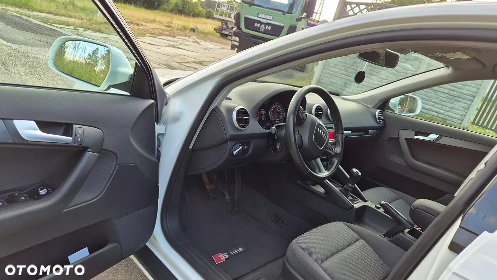 Audi A3 1.6 Sportback S line Sportpaket (plus) - 5
