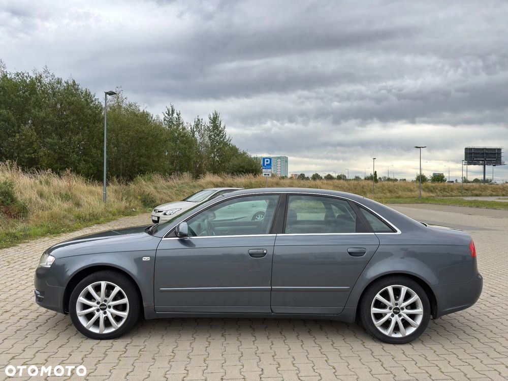 Audi A4 Limousine - 4