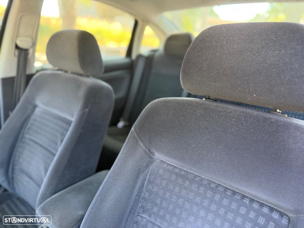 VW Passat 1.9 TDi Confortline - 8