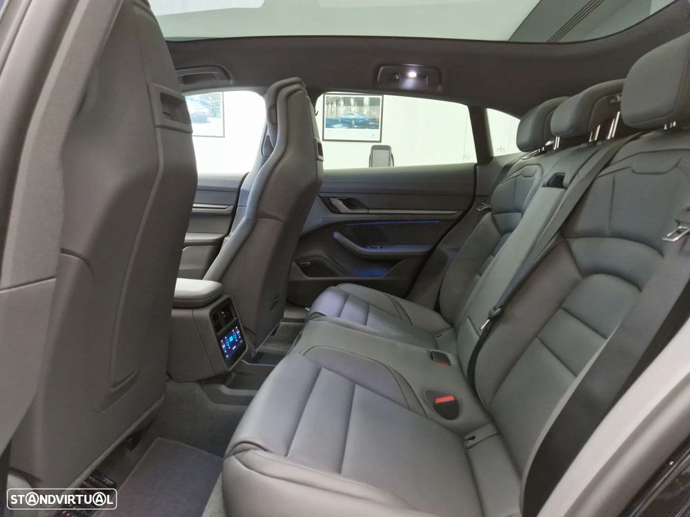 Porsche Taycan Sport Turismo - 30